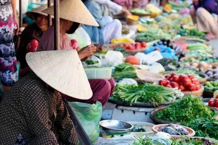 Hotspot Matrix: Biến 4 kiểu áo không thể thiếu thành cơ hội marketing đột phá